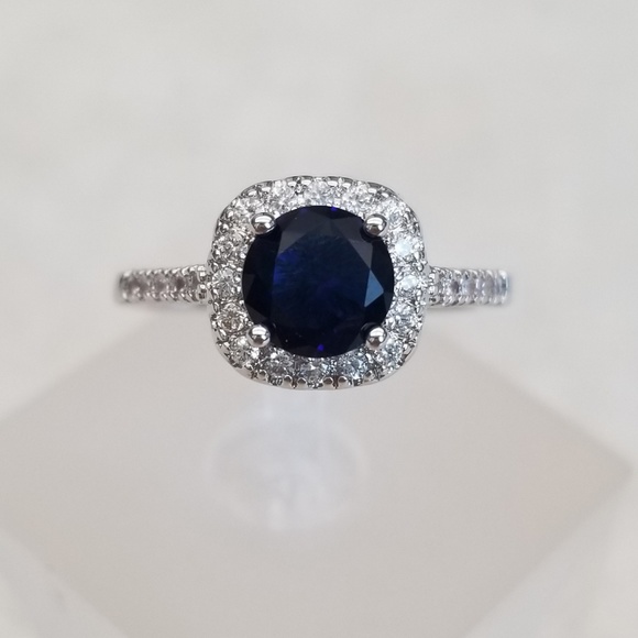 18k Sapphire Ring - Picture 2 of 8